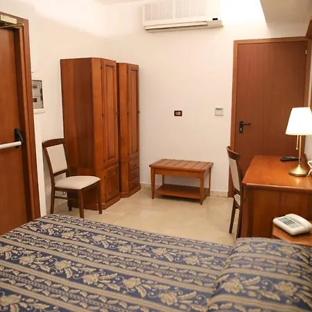 拉吉亚拉酒店 3*