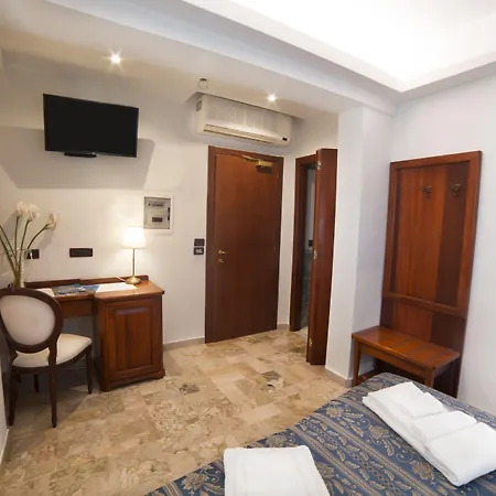 拉吉亚拉酒店 3* 切法卢