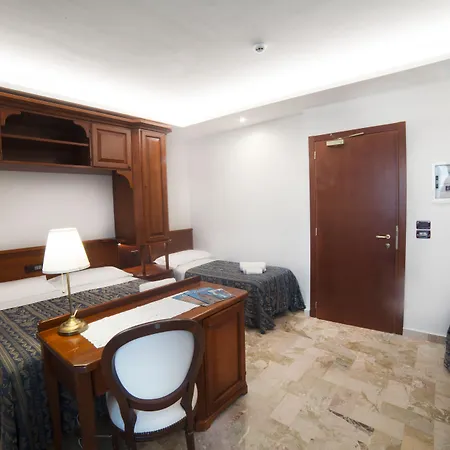 拉吉亚拉酒店 3* 切法卢