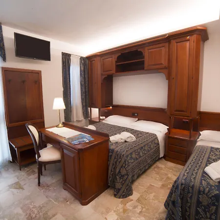 拉吉亚拉酒店 酒店 切法卢