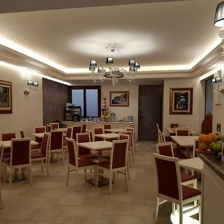 拉吉亚拉酒店 3*